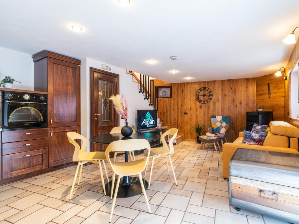 Communal lounge/ TV room, TV and multimedia, Kitchen or kitchenette, Living room, Seating area, Evening entertainment