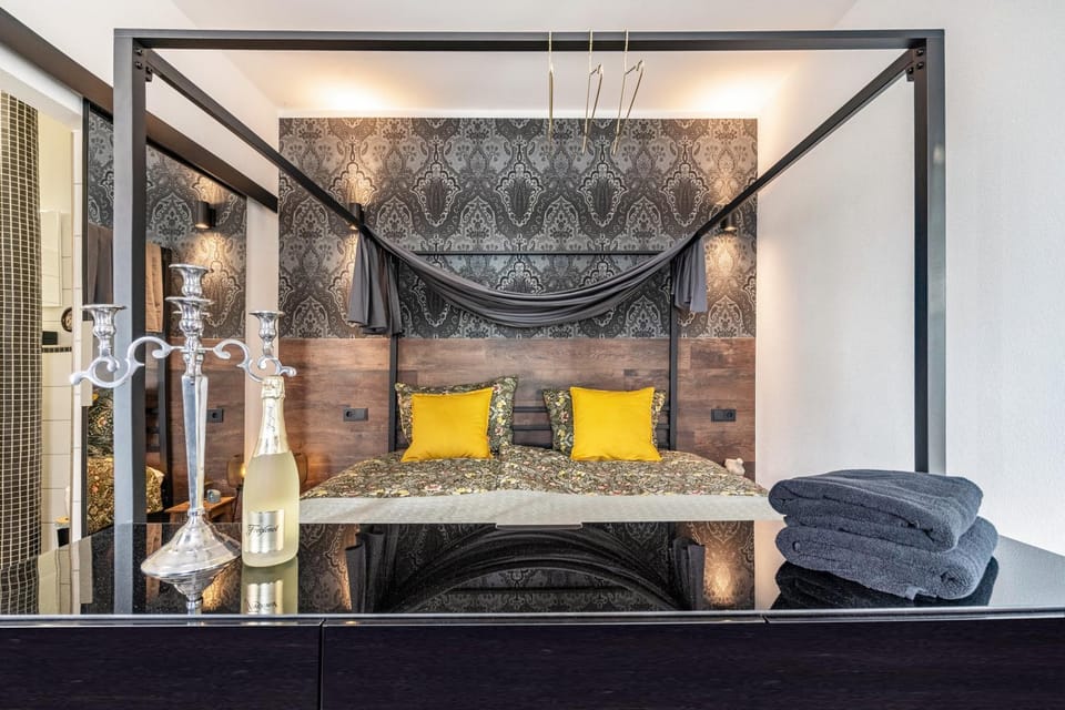 Living room, Bedroom