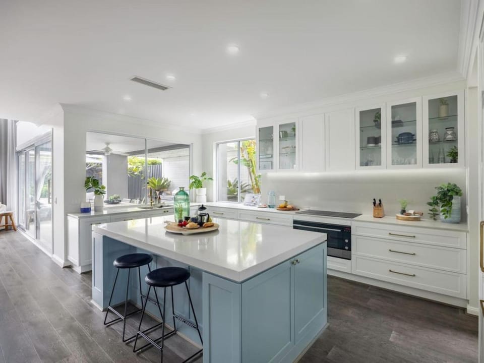 Stunning and Luxurious 4-Bedroom Mansion at Rochedale House in Brisbane