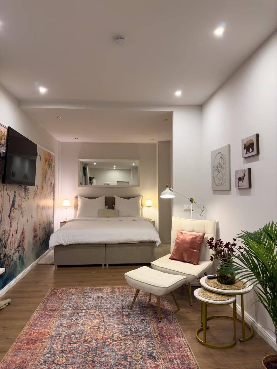 Bed, Photo of the whole room
