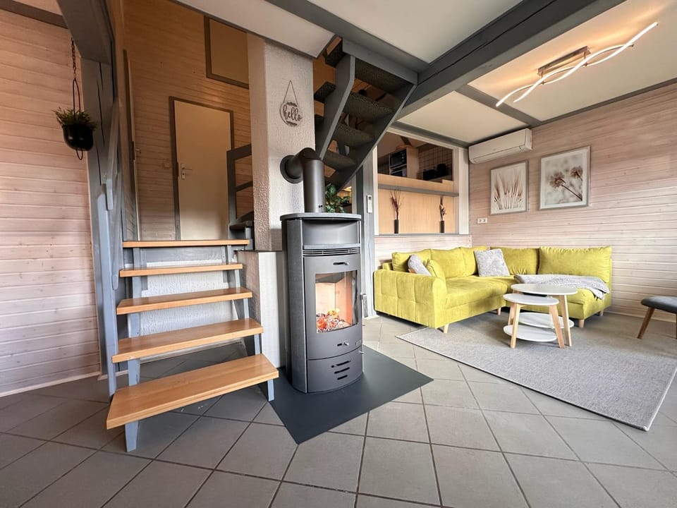 Living room, Photo of the whole room, Seating area, fireplace, fireplace