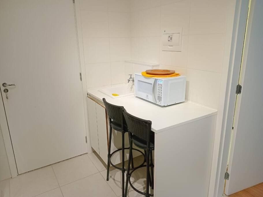 Kitchen or kitchenette, Dining area, minibar, laundry