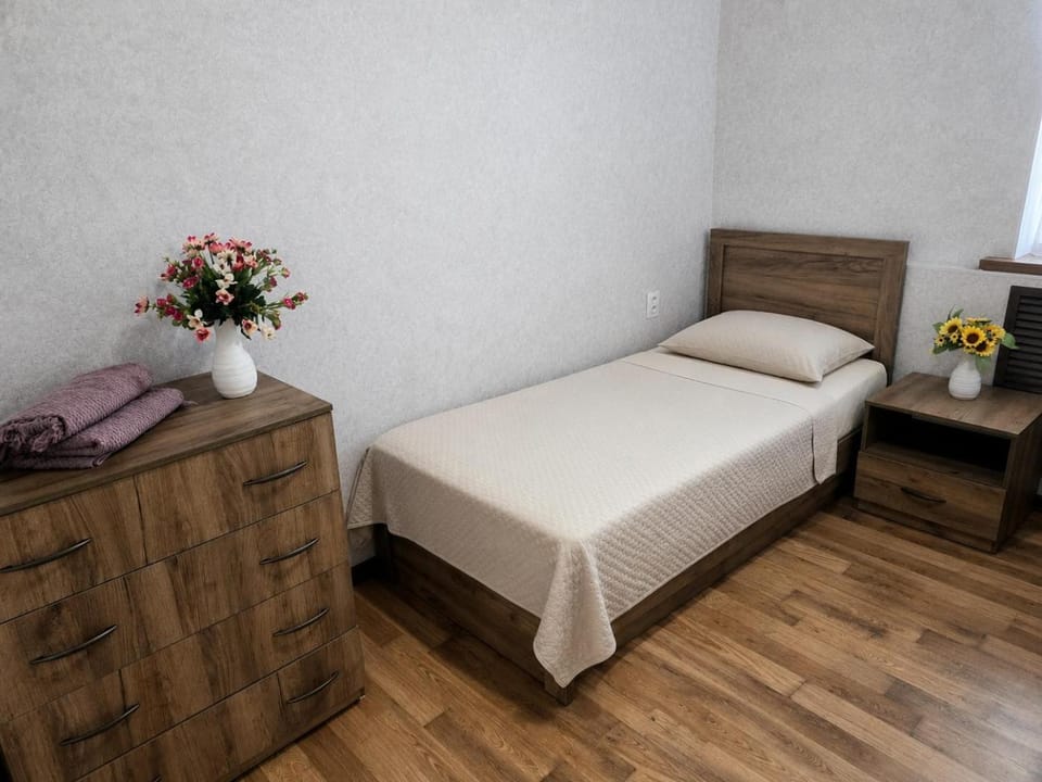 2х-ком Люкс Желтоксан 20 - 5й этаж Лифта нет извините Apartment in Kazakhstan
