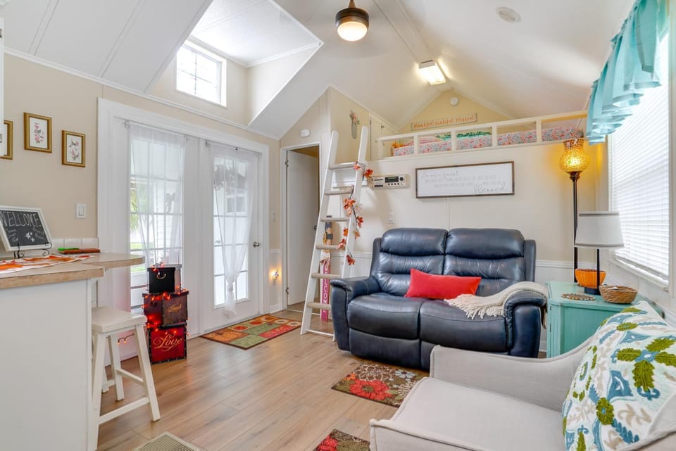 Lakeland Cottage w/ Pool Access + Screened Porch! House in Lakeland