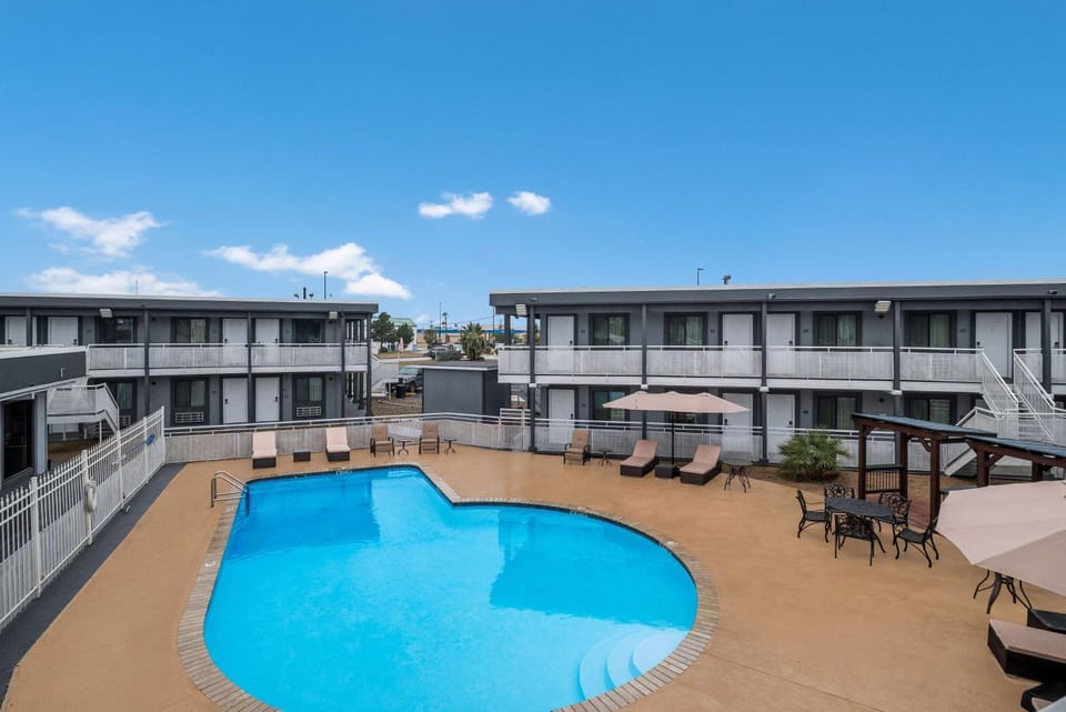 Pool view, Swimming pool