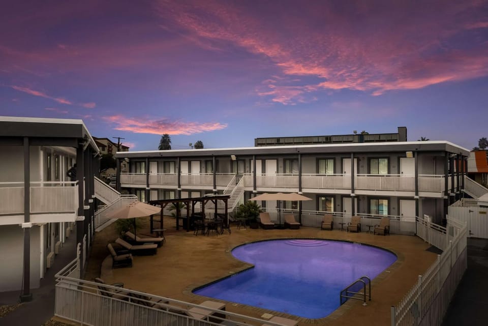 Property building, Patio, Swimming pool