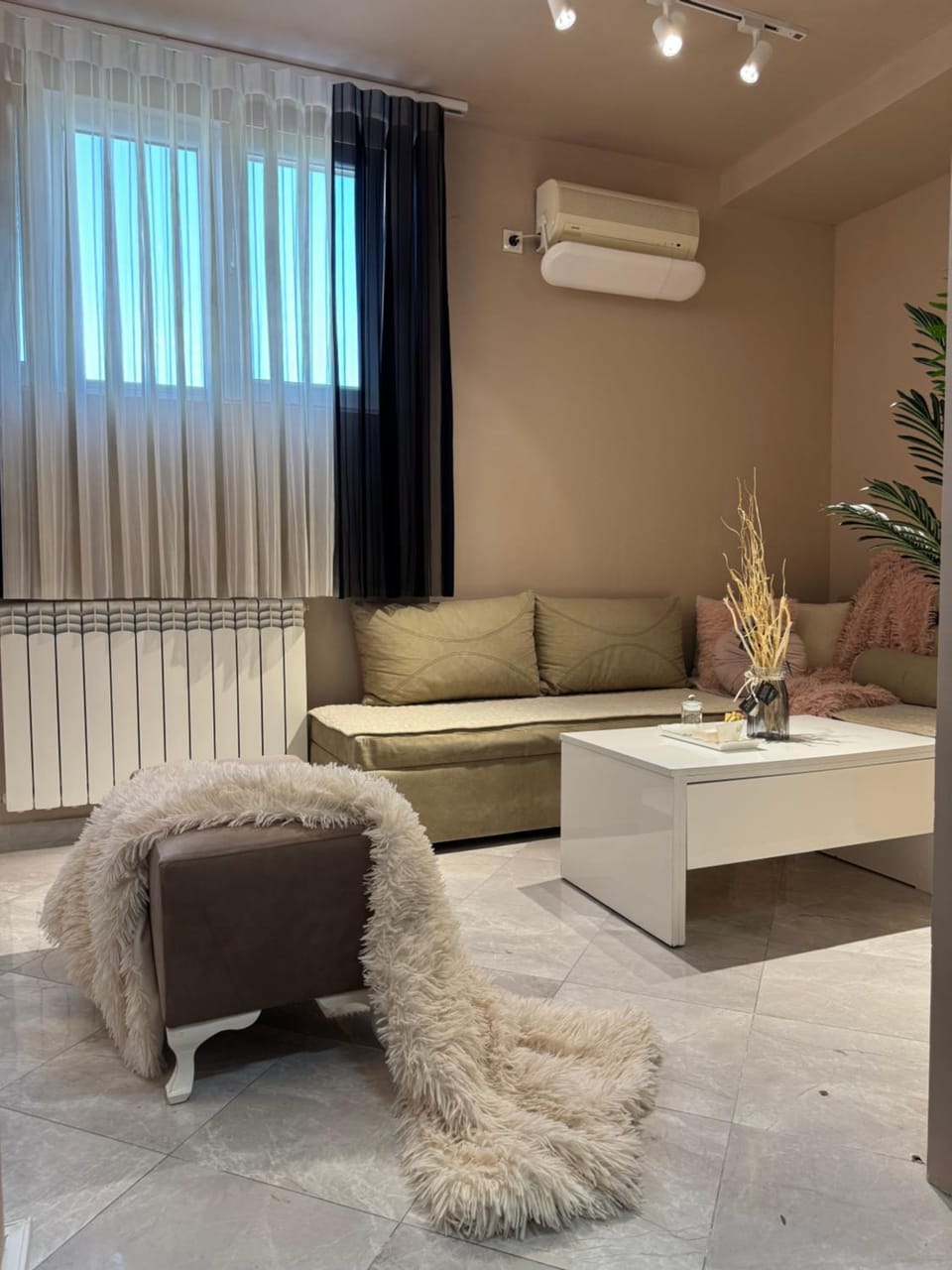 Living room, Seating area, air conditioner