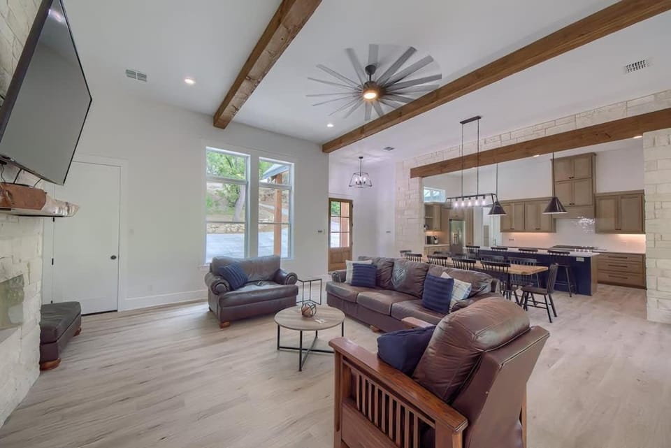 CL 2849 River Escape At Horseshoe Falls House in Canyon Lake