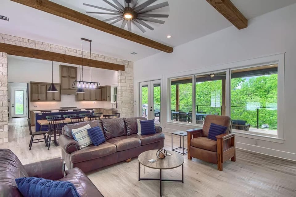 CL 2849 River Escape At Horseshoe Falls House in Canyon Lake