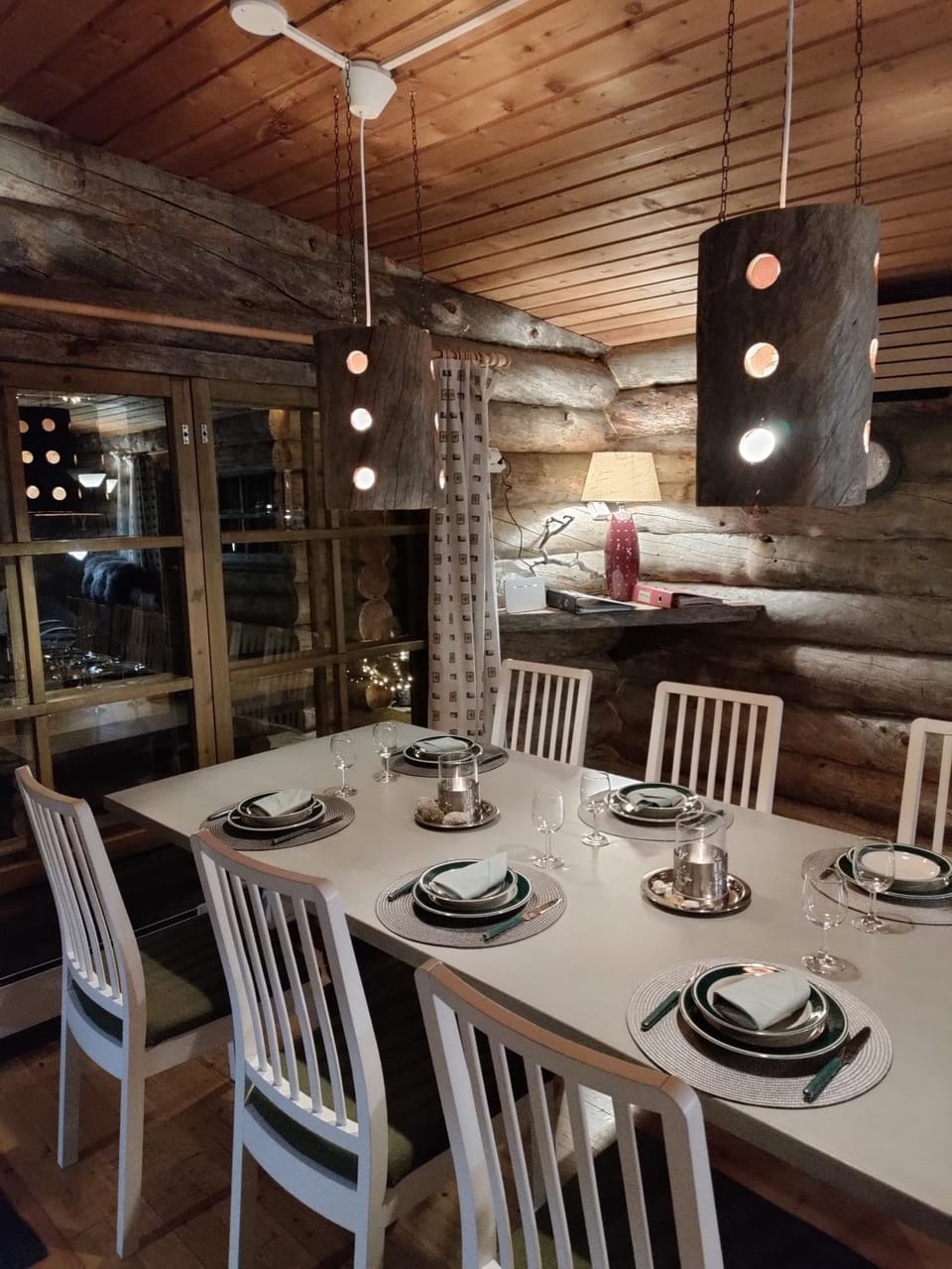 Hillavilla in the shore of lake Inari Chalet in Lapland