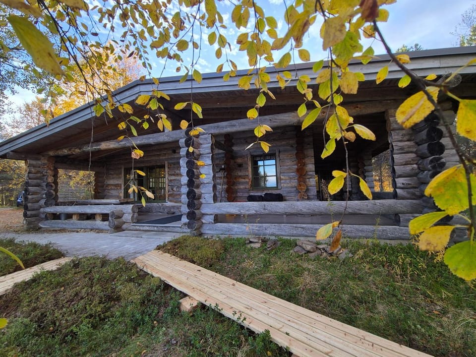 Hillavilla in the shore of lake Inari Chalet in Lapland