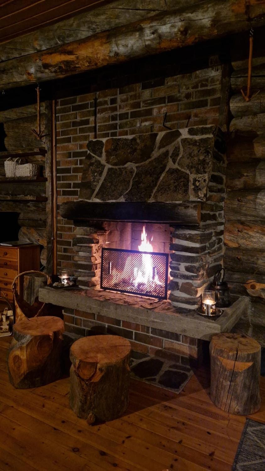 Hillavilla in the shore of lake Inari Chalet in Lapland