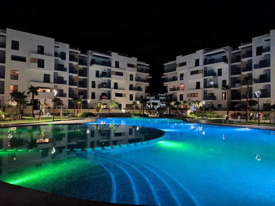 Property building, Night, Evening entertainment, Pool view, Swimming pool, Swimming pool, sunbed
