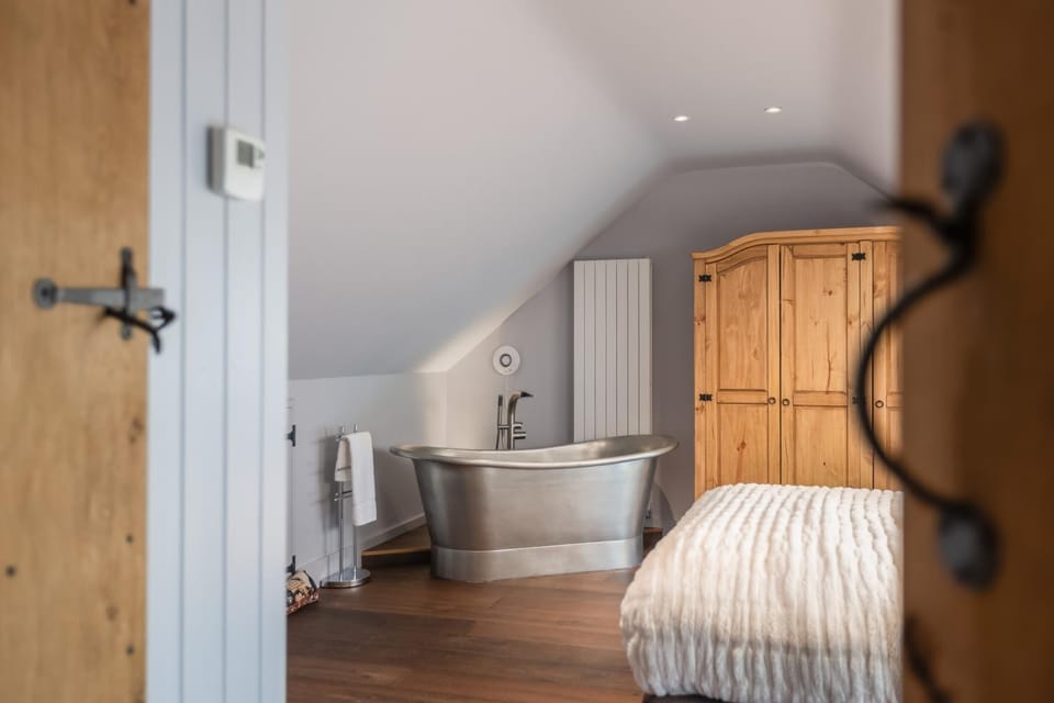 Toilet, Bed, Bathroom, Photo of the whole room, Bedroom, towels, wardrobe