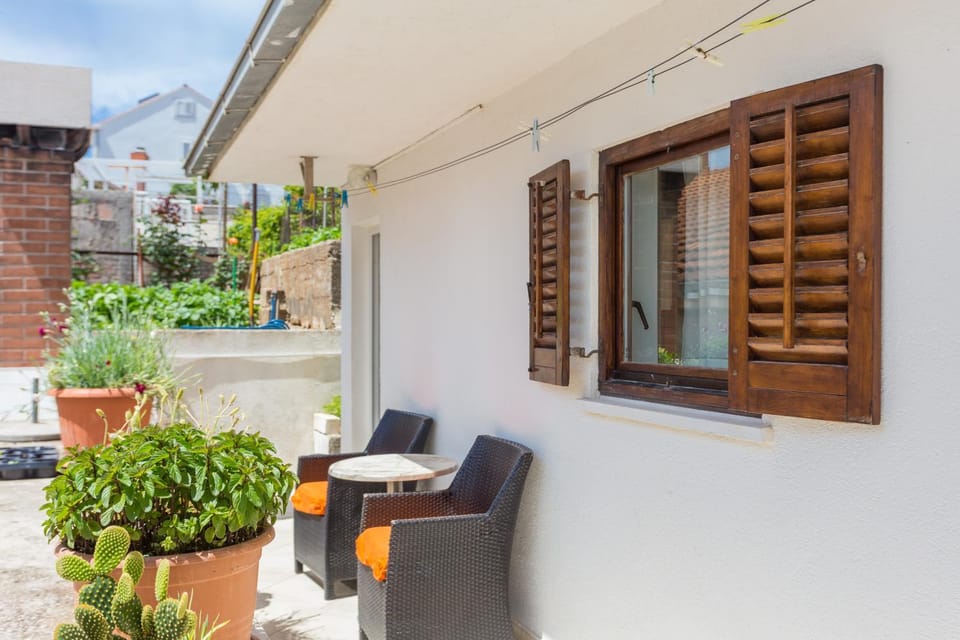Patio, Facade/entrance, Balcony/Terrace