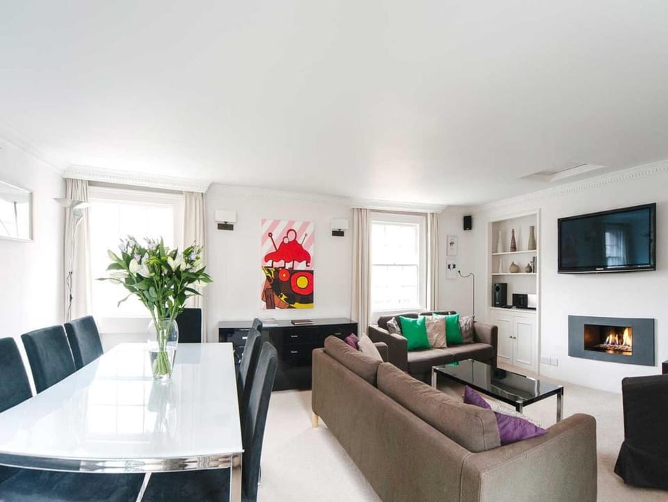 Stylish three bedroom apartment in heart of city Apartment in Bath