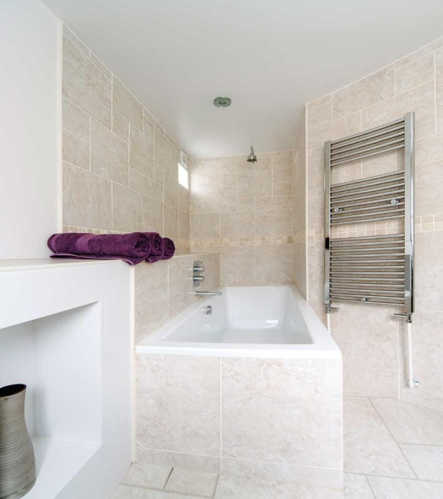 Stylish three bedroom apartment in heart of city Apartment in Bath