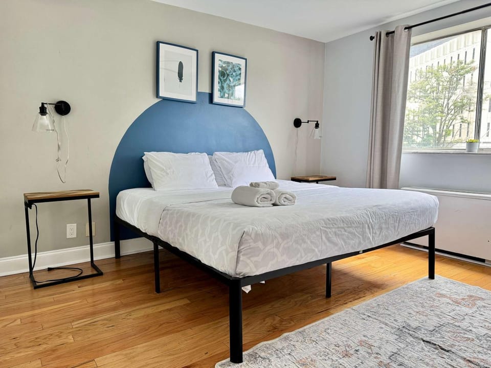 Bed, Photo of the whole room, Bedroom, towels