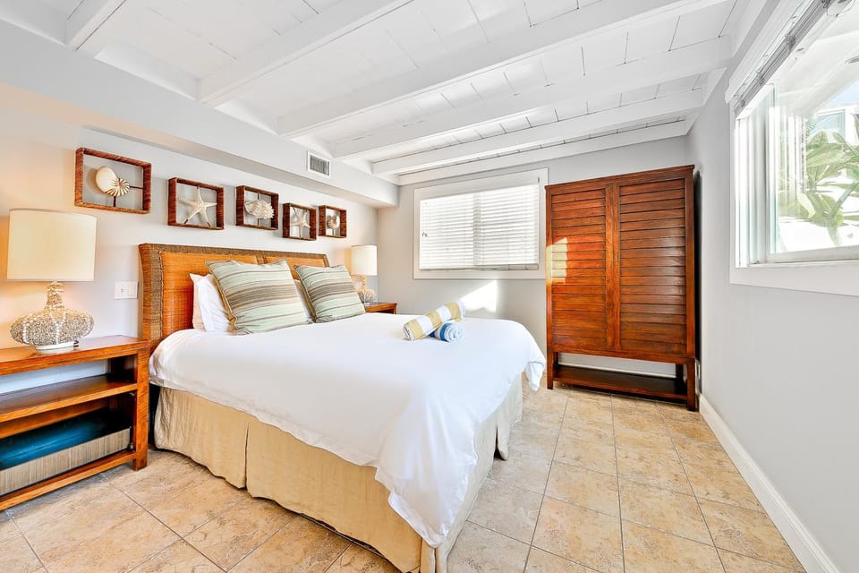 Tommy Bahama Beach Rd I House in Capistrano Beach