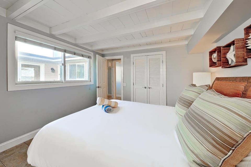 Tommy Bahama Beach Rd I House in Capistrano Beach