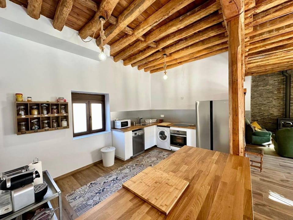 Kitchen or kitchenette, oven, stove