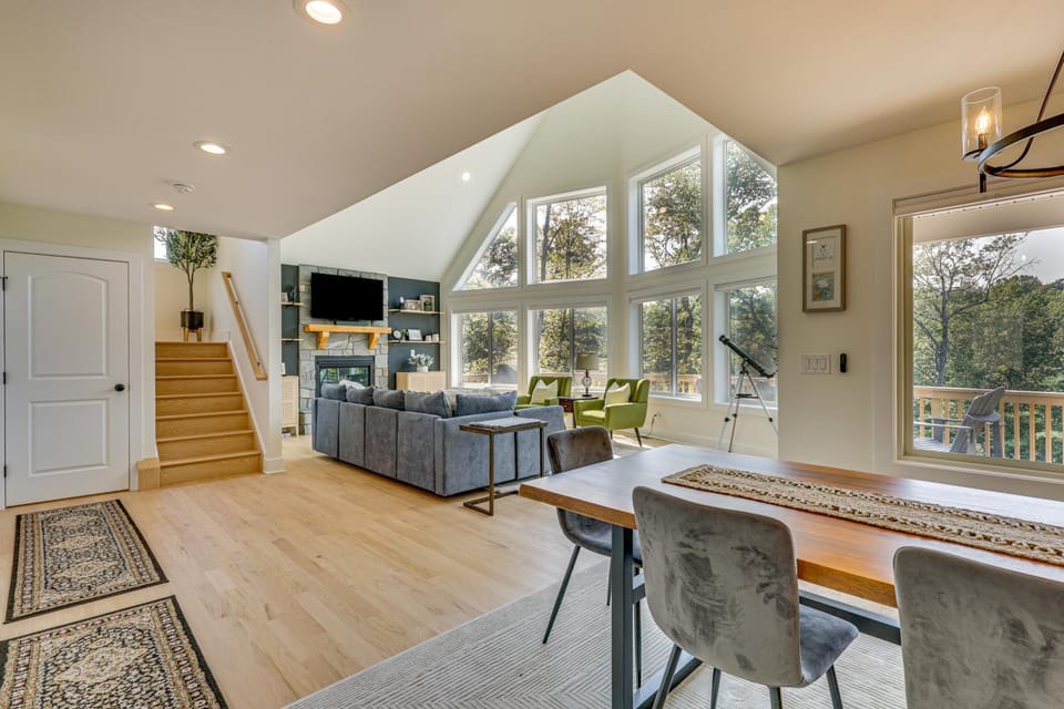 6 Mi to Appalachian Trail: Modern Front Royal Gem! House in Shenandoah Valley