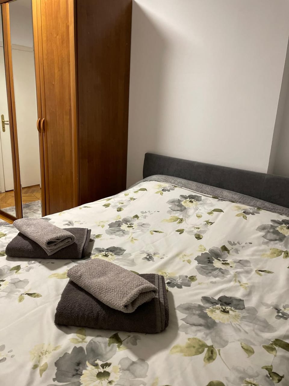 Bed, Bedroom, towels, wardrobe