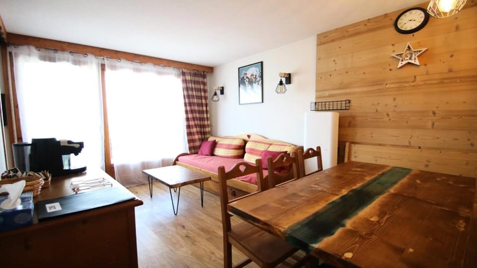Bed, Living room, kitchen