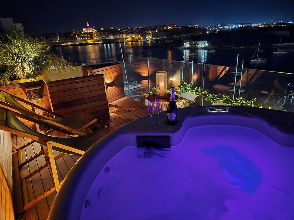 City view, Swimming pool