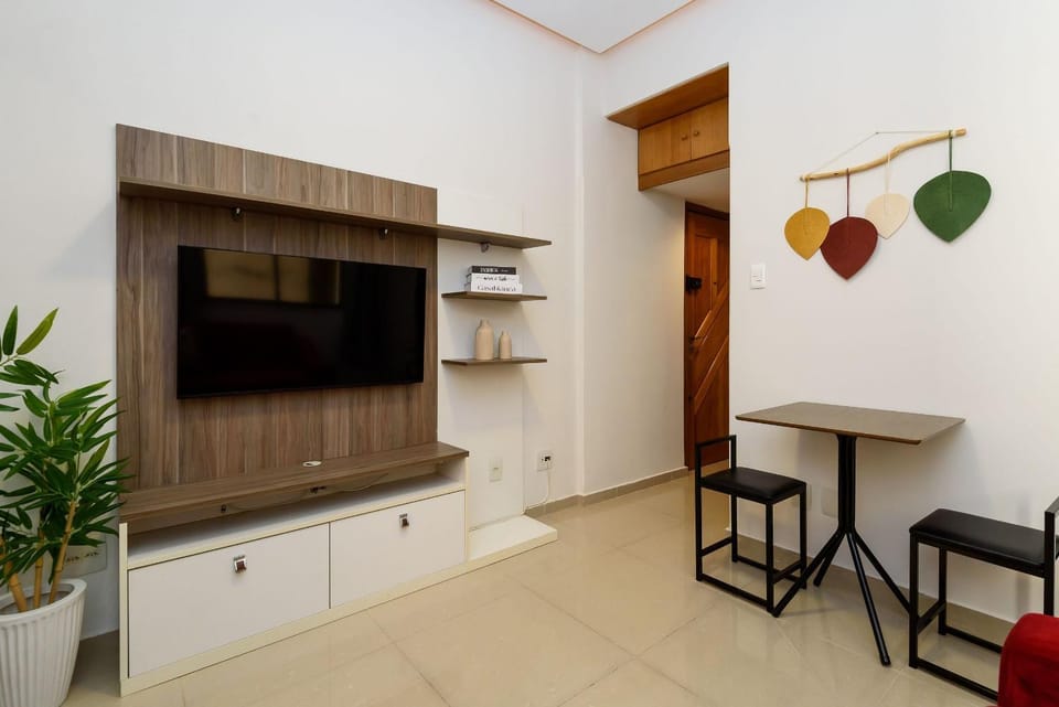 1-Bedroom 200m from the Beach | FM 144/407 Apartment in Rio de Janeiro