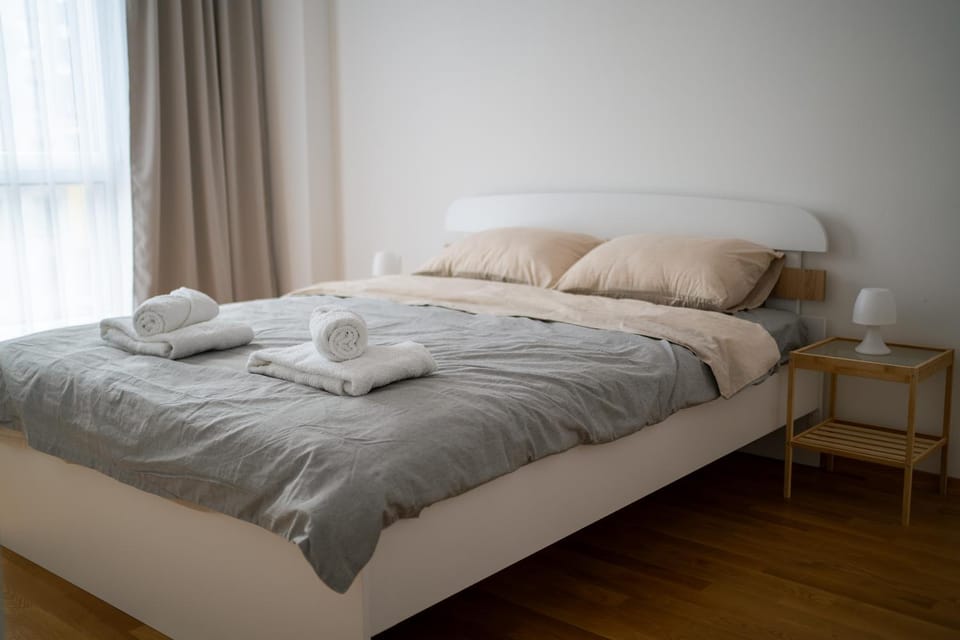 Bedroom, towels