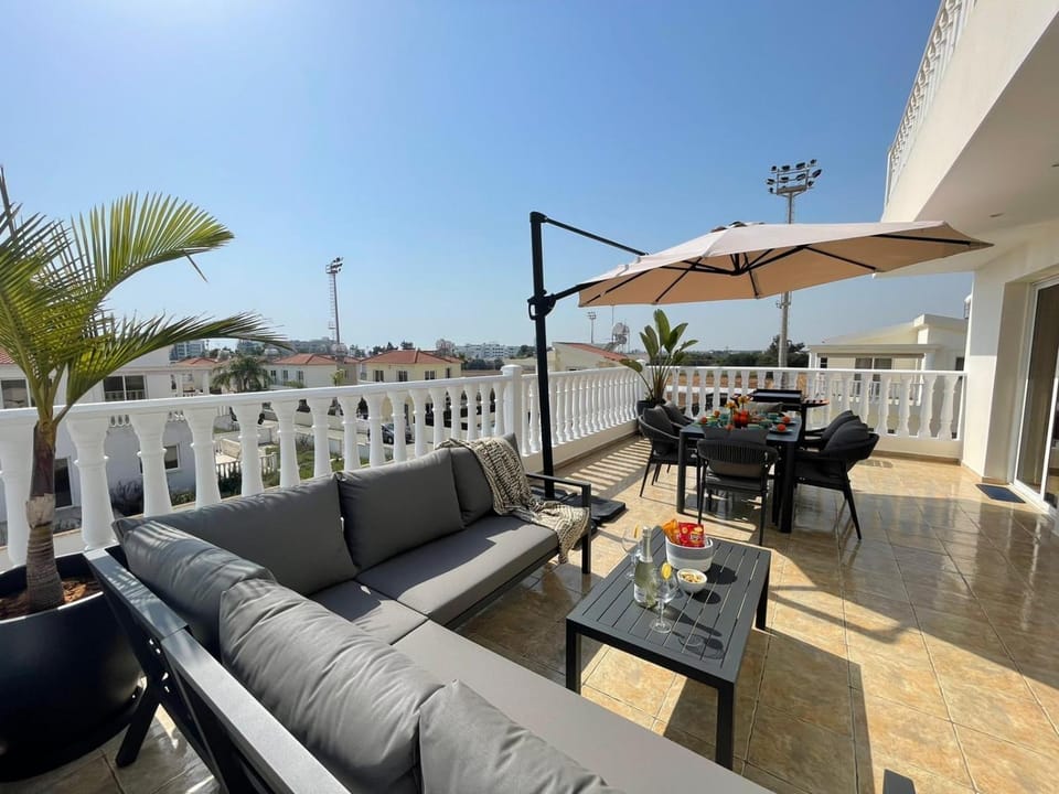 Balcony/Terrace, Living room