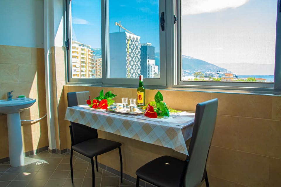 Natural landscape, Summer, View (from property/room), Balcony/Terrace, Dining area, City view, Mountain view, Sea view, Drinks