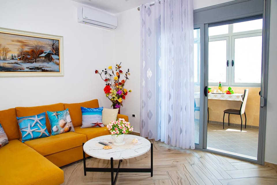 Balcony/Terrace, Living room, Seating area, Dining area, air conditioner