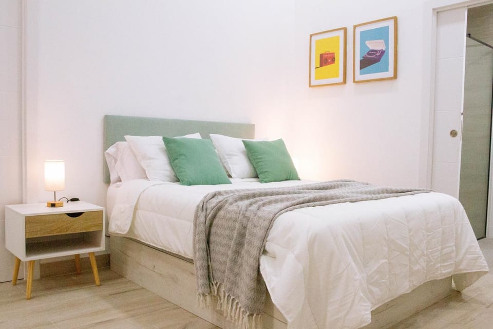 Photo of the whole room, Bedroom