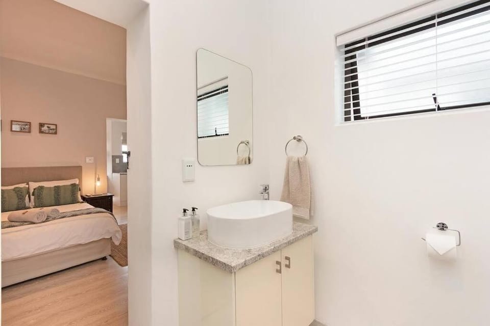 Camps Bay Cottage Apartment in Camps Bay