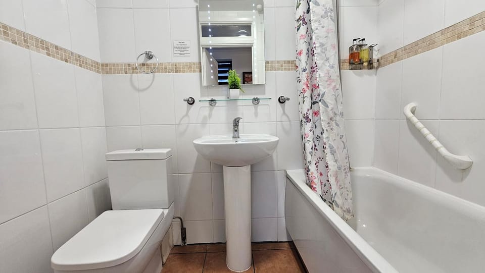 Central Studios & Ensuite Rooms! - Camberwell Apartment in London Borough of Southwark