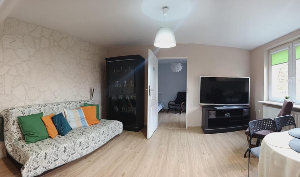 TV and multimedia, Living room, Seating area, Evening entertainment