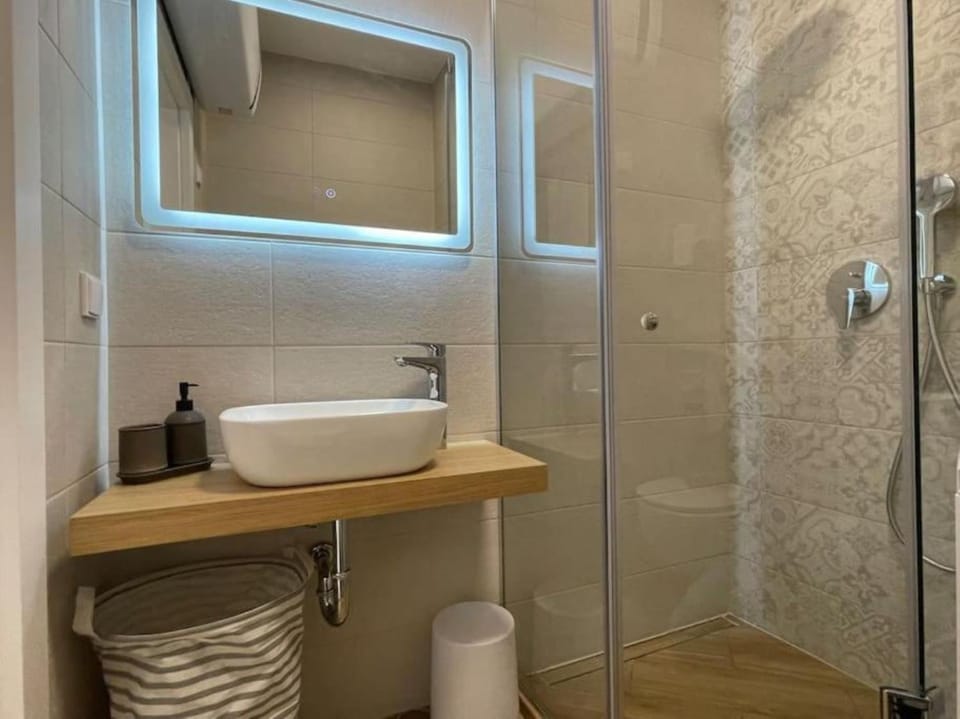 Shower, Toilet, Bathroom, Decorative detail