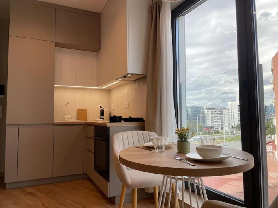 View (from property/room), Kitchen or kitchenette, Dining area, City view, kitchen