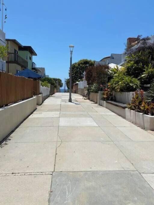 Sea View, Flower Garden, AC, WD, Renovated House in Hermosa Beach