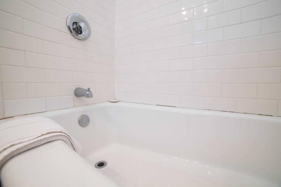 Sea View, Flower Garden, AC, WD, Renovated House in Hermosa Beach