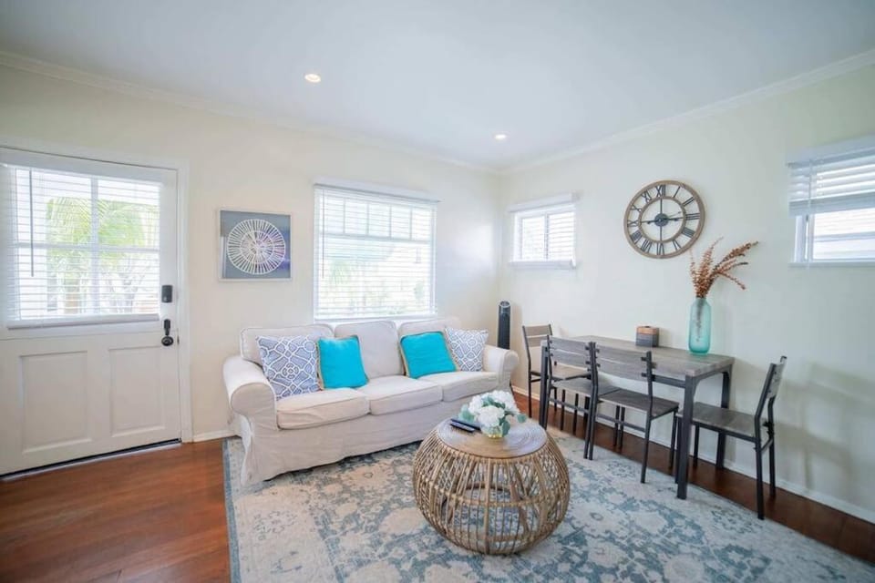 Sea View, Flower Garden, AC, WD, Renovated House in Hermosa Beach