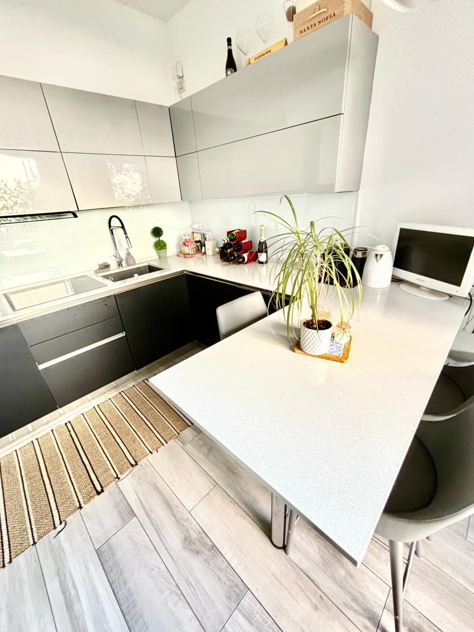 Kitchen or kitchenette