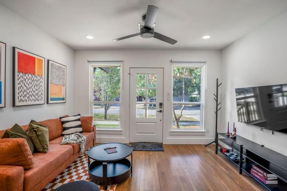 Htown eclectic funk vibe unit A Apartment in Harris County