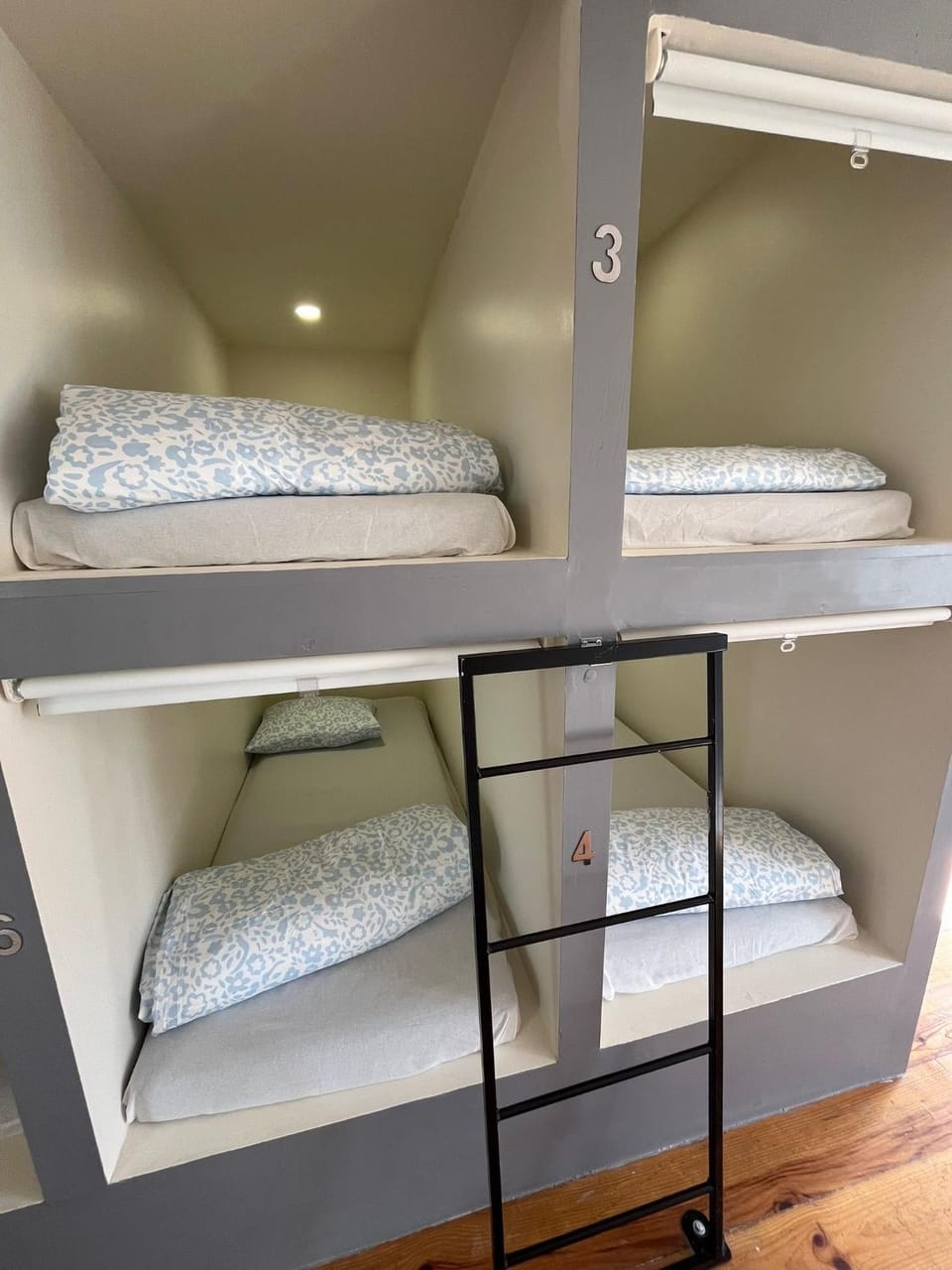 Bedroom, bunk bed