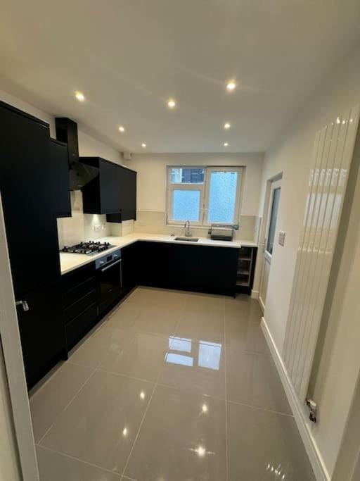 The Upper Tooting Beauty - 2bed Ground Floor Flat Apartment in London