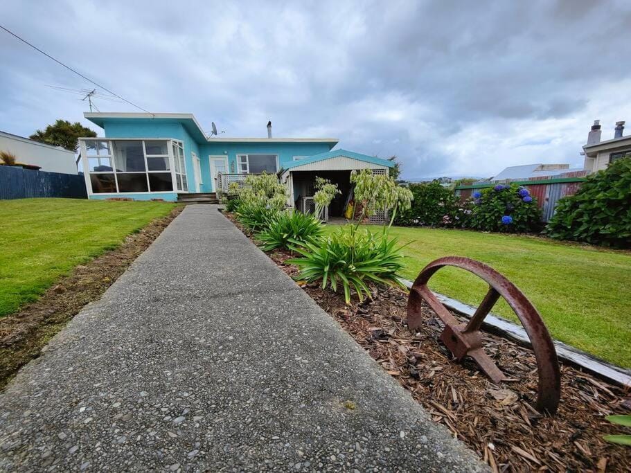 Beach Bliss Retreat House in Southland