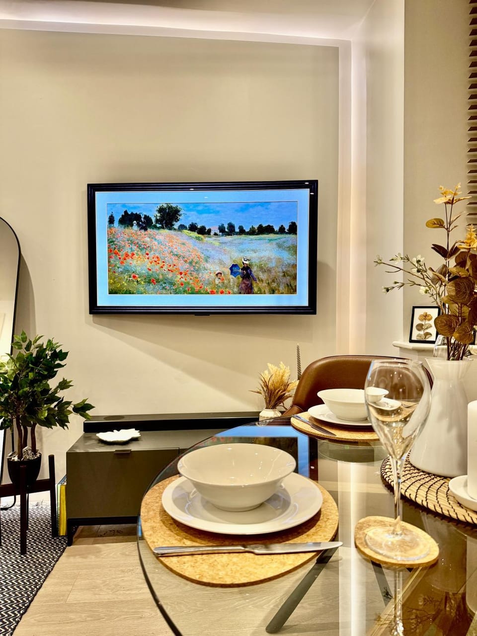 TV and multimedia, Seating area, Dining area