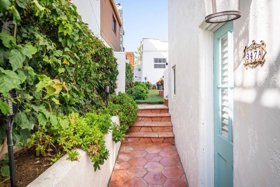 2min2Beach, Netflix, AC, WD,15min2LAX, Fast Wifi House in Hermosa Beach